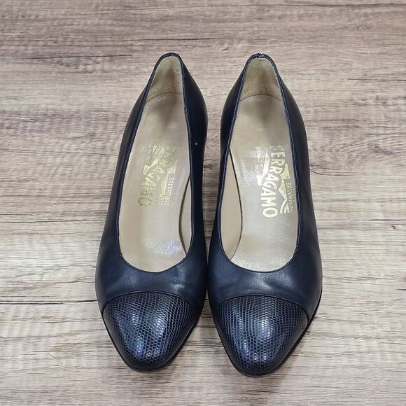 Salvatore Ferragamo Women's Size 5.5 B Navy Blue Leather Heel Shoes (47108) READ - Picture 2 of 10